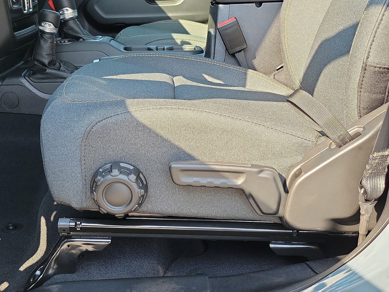 2025 Jeep Wrangler Sport photo 13