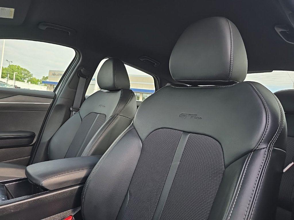 2023 Kia K5 GT-Line photo 8