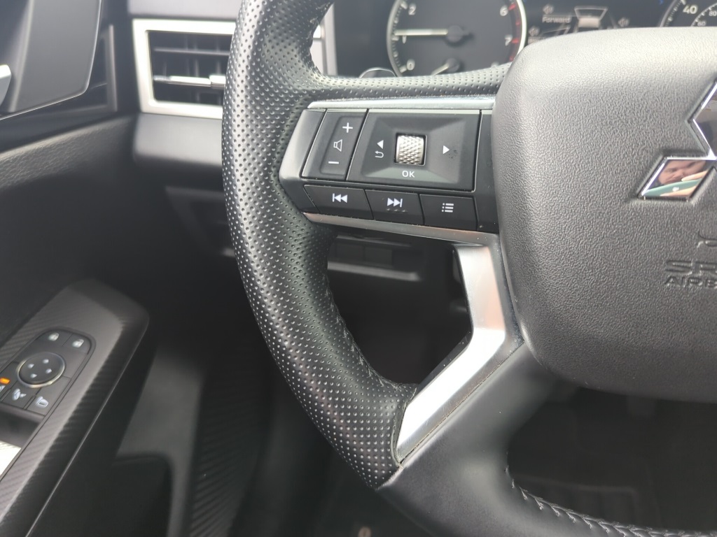 2024 Mitsubishi Outlander SE Black Edition photo 25