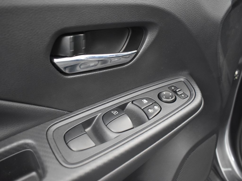 2025 Nissan Versa 1.6 SV photo 24