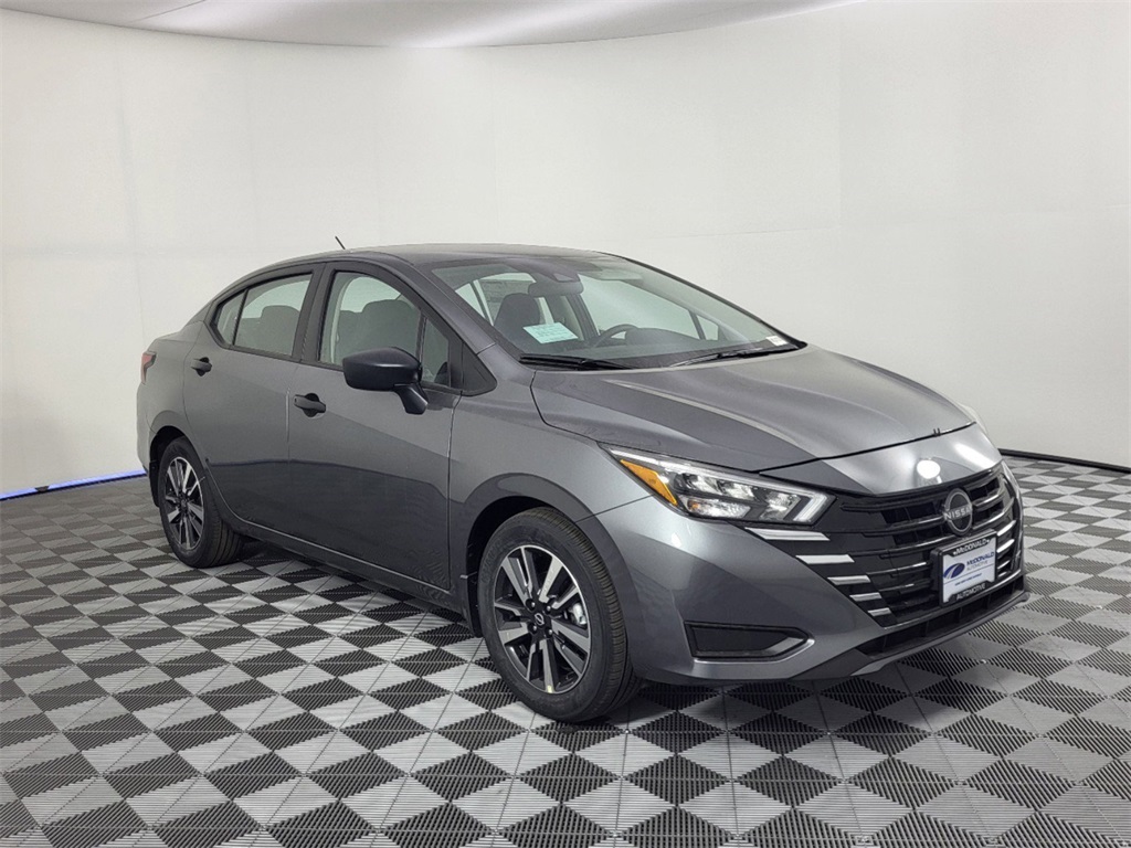 2025 Nissan Versa S photo 4