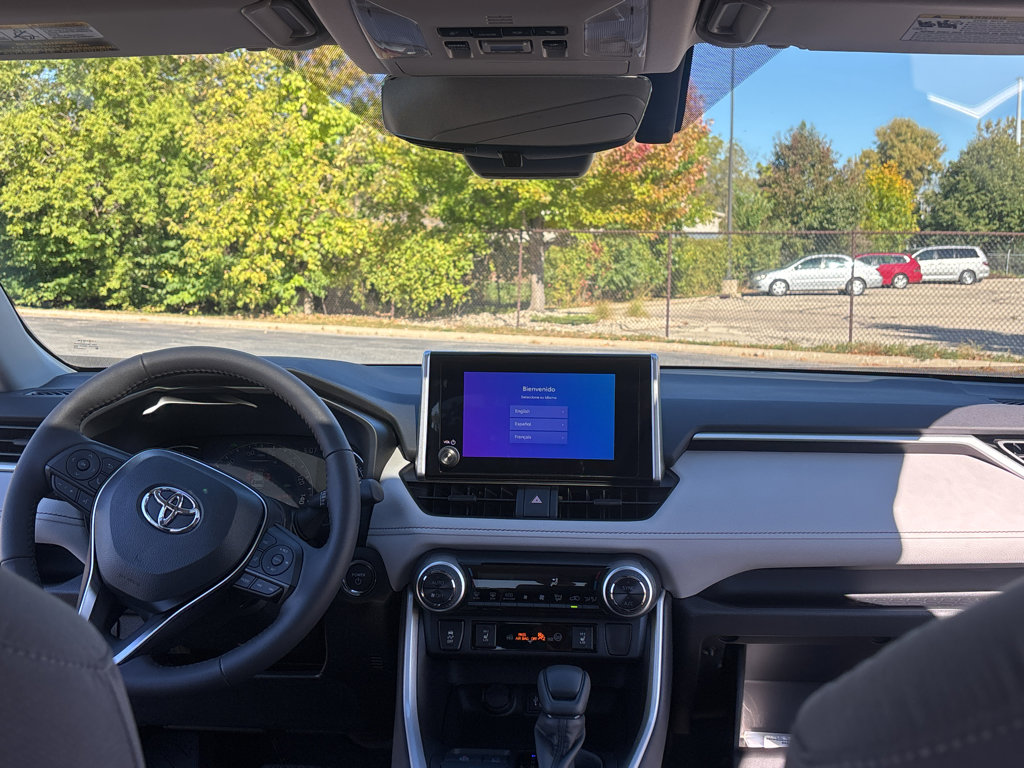 2025 Toyota RAV4 Hybrid XLE photo 3