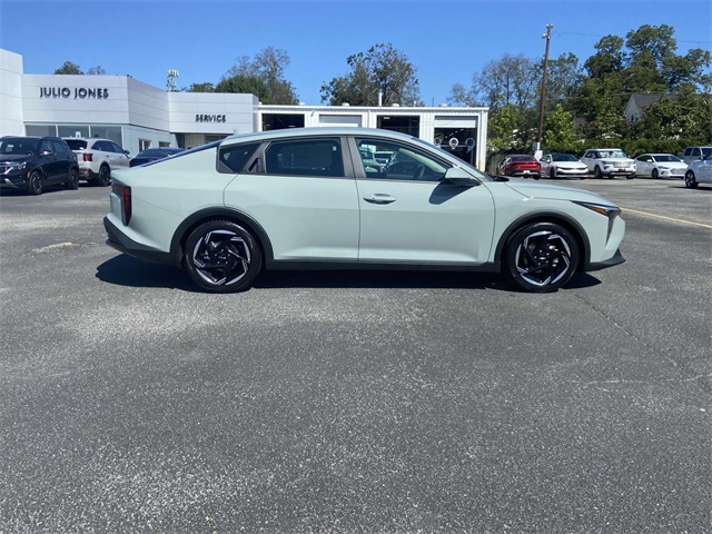2025 Kia K4 LXS photo 2