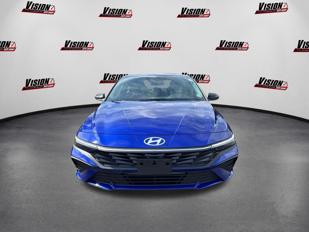 2025 Hyundai Elantra SEL Sport photo 2