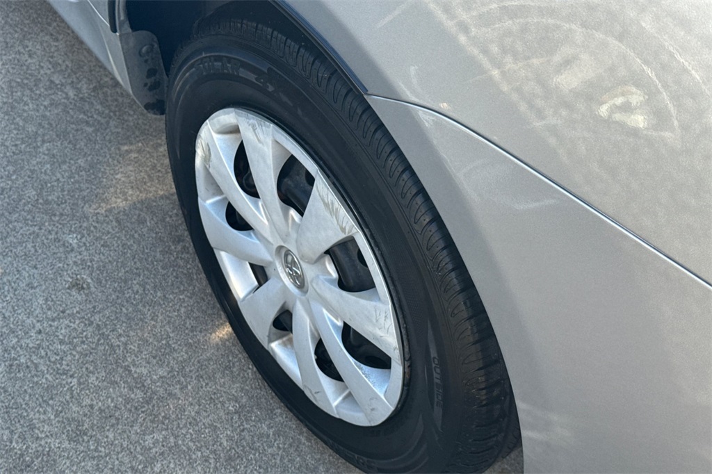 2010 Toyota Corolla LE photo 4