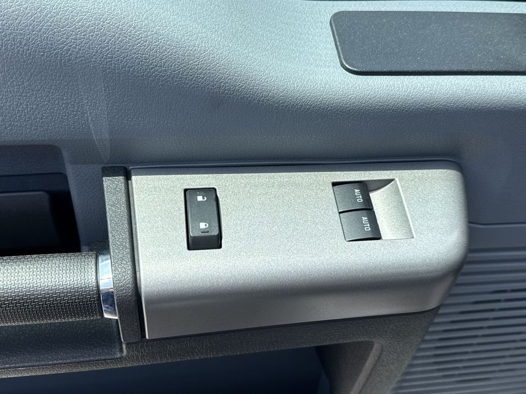 2025 Ford F-650 Base photo 14