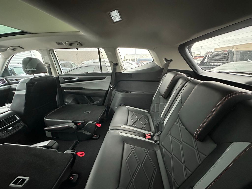 2024 Volkswagen Atlas Peak Edition SE Technology photo 9