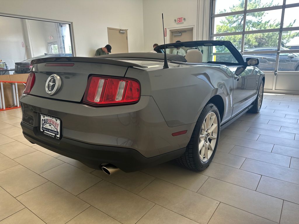 2010 Ford Mustang V6 photo 6