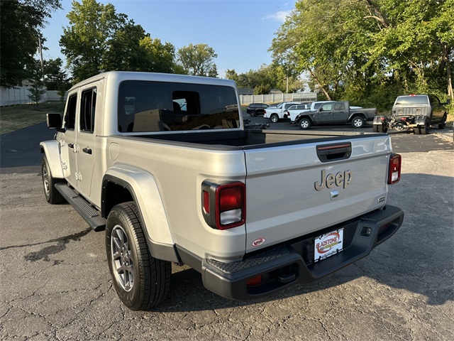 2023 Jeep Gladiator Overland photo 8