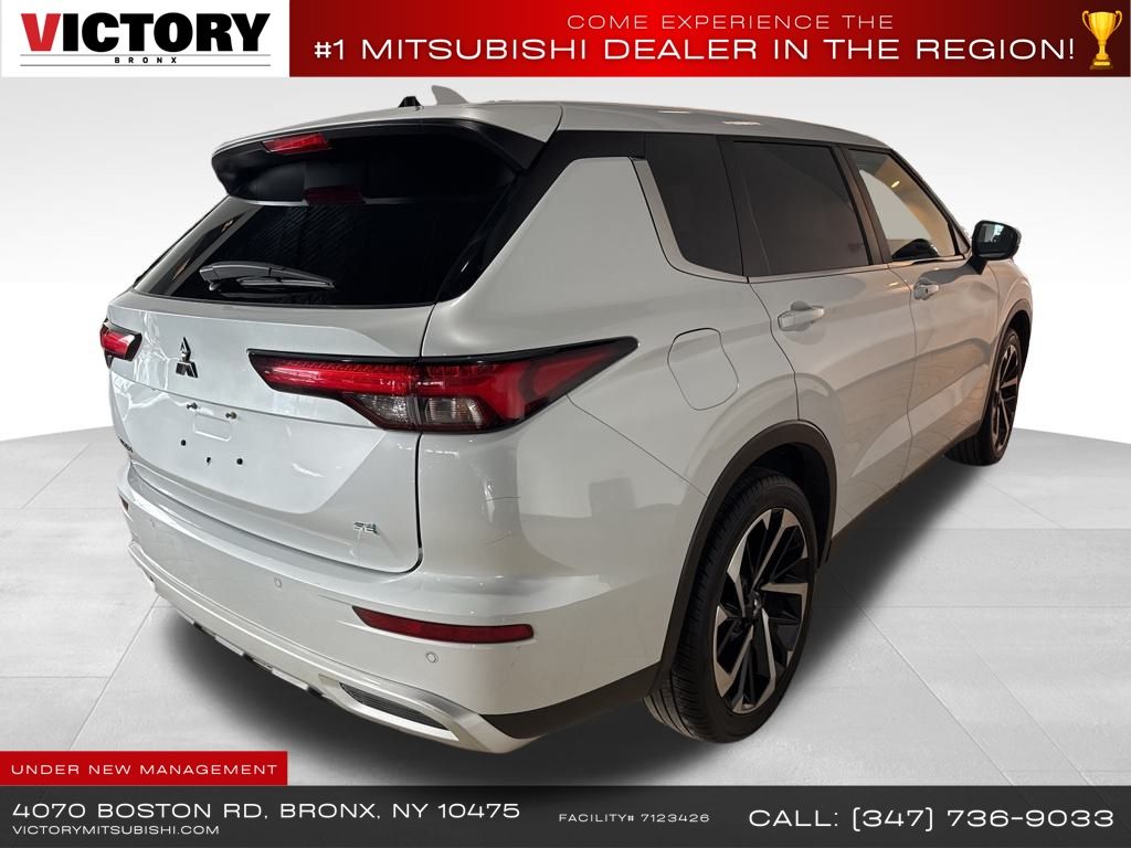 2024 Mitsubishi Outlander SE Black Edition photo 4