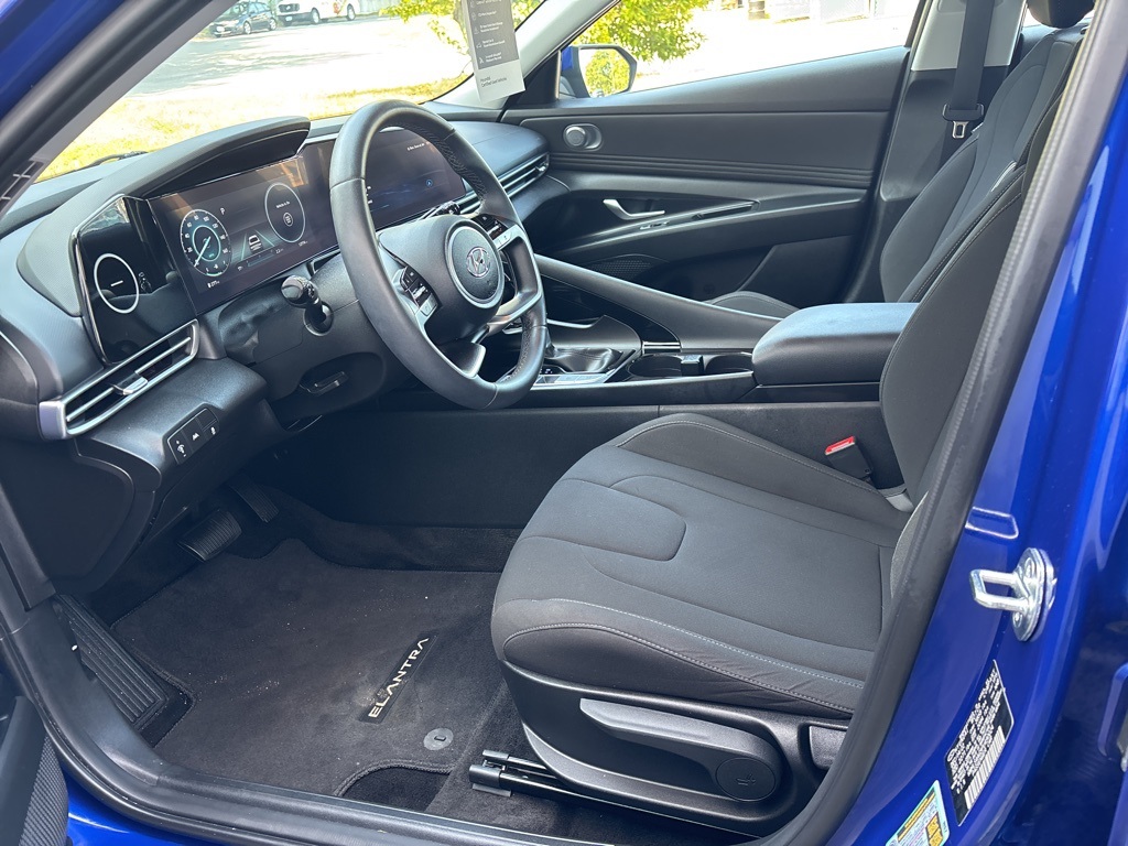 2023 Hyundai Elantra SEL photo 7