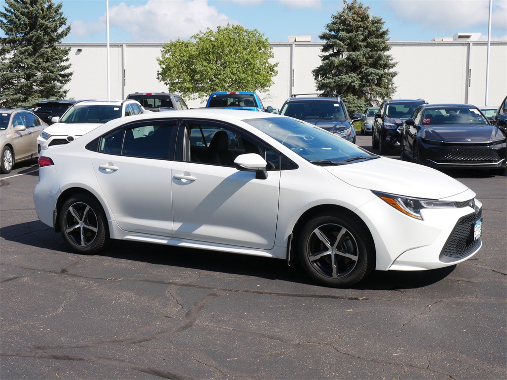 2022 Toyota Corolla LE photo 2