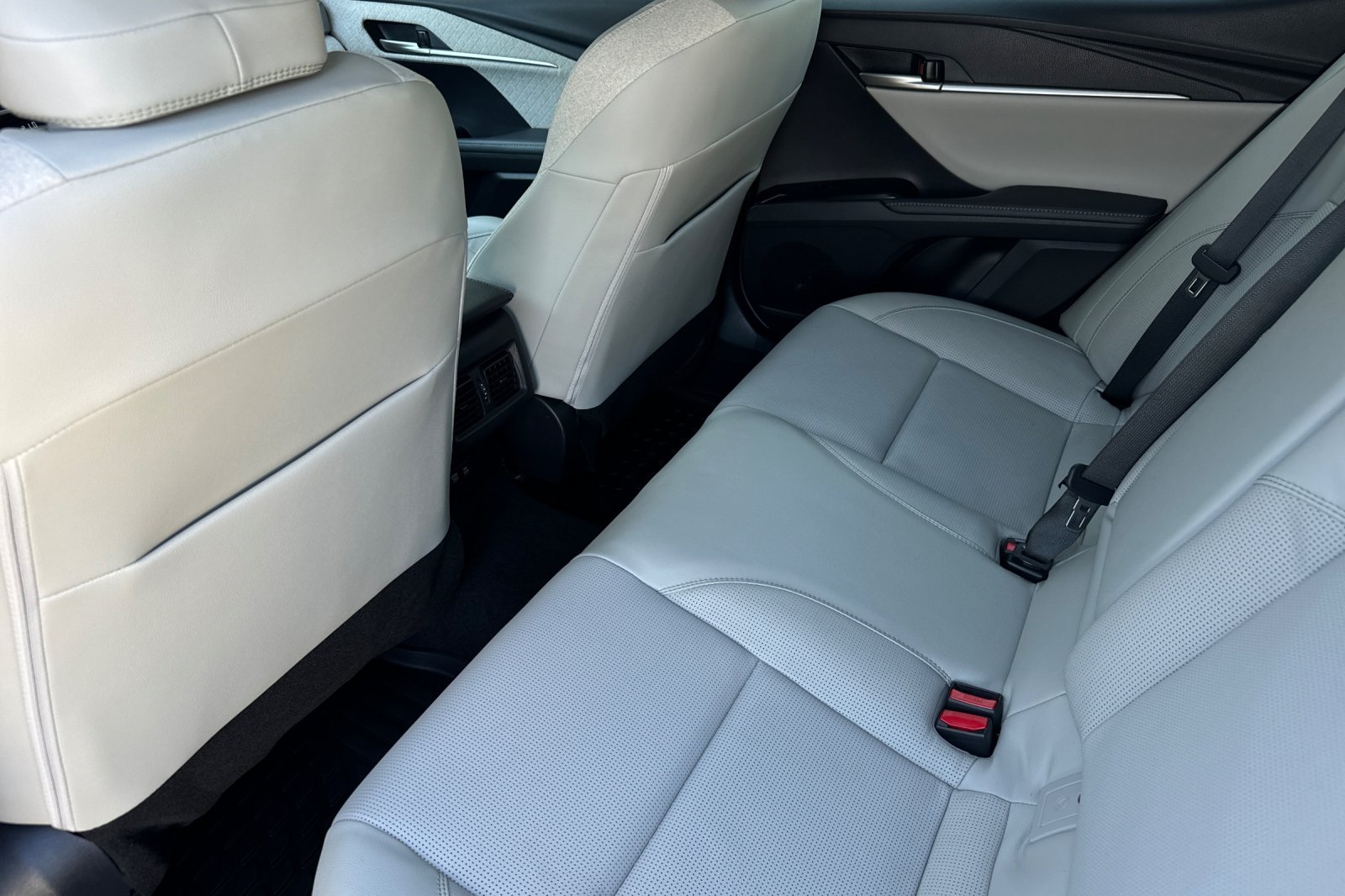 2025 Toyota Camry XLE photo 12