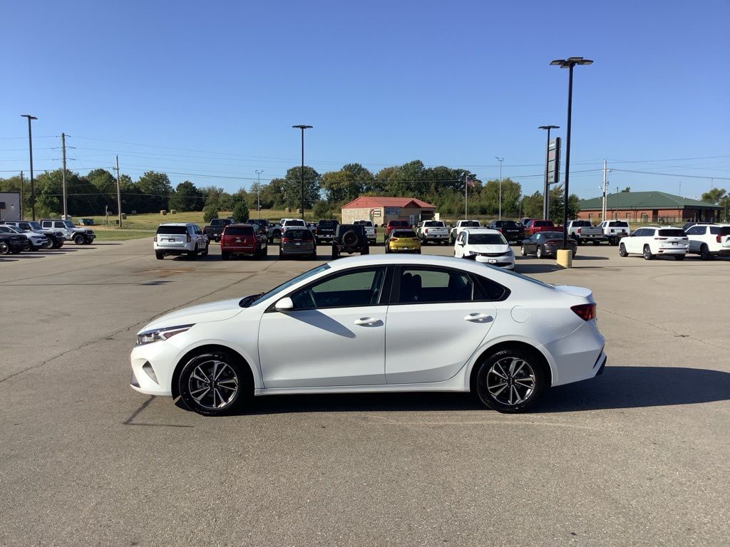 2024 Kia Forte LXS photo 4
