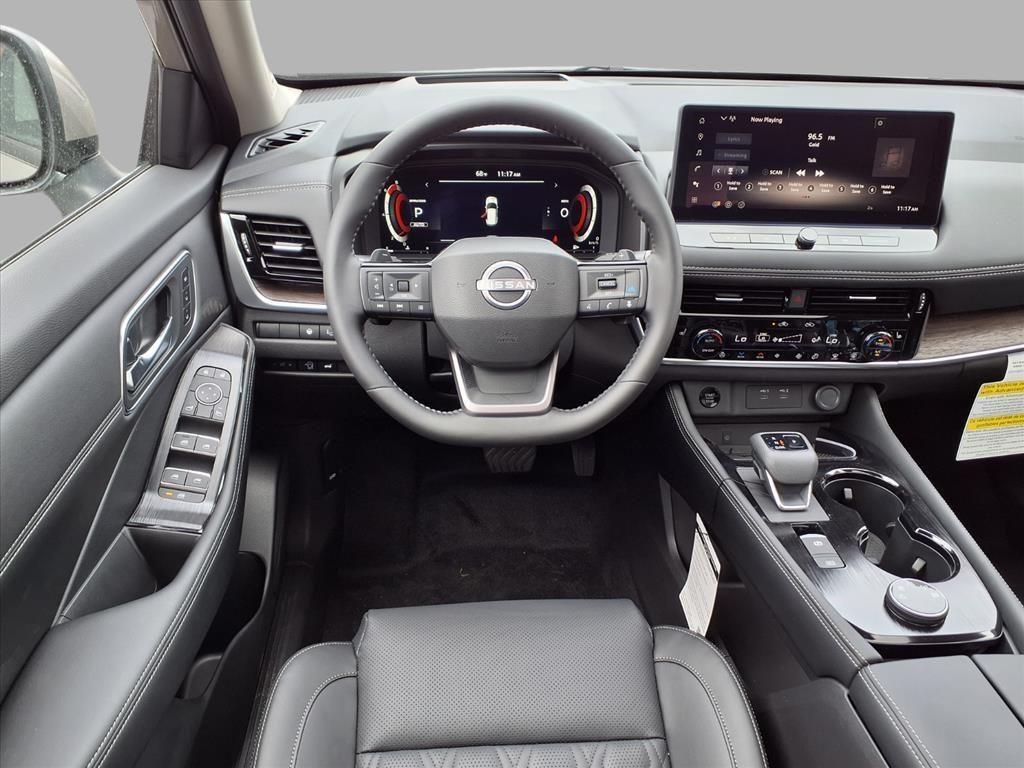 2026 Nissan Rogue Platinum photo 3