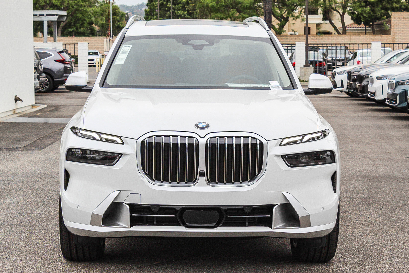 New 2026 Mineral White Metallic BMW xDrive40i image 2