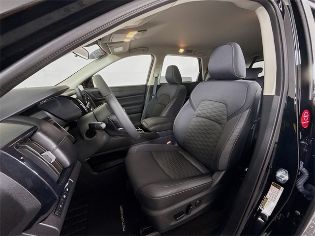 2025 Nissan Pathfinder SV photo 3