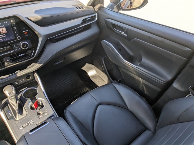 2022 Toyota Highlander XLE photo 16