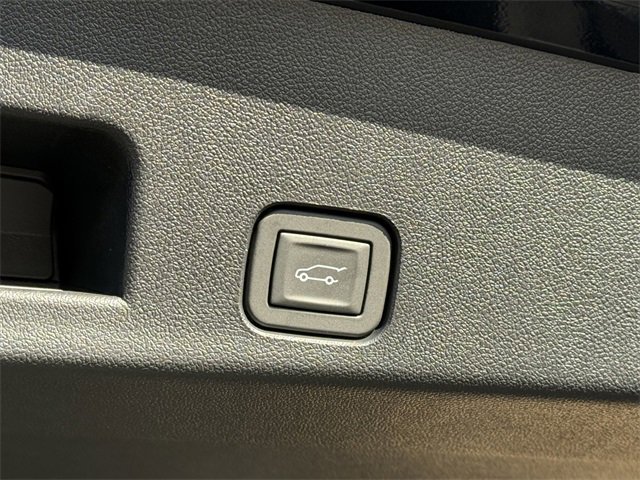 2025 Chevrolet Traverse photo 4