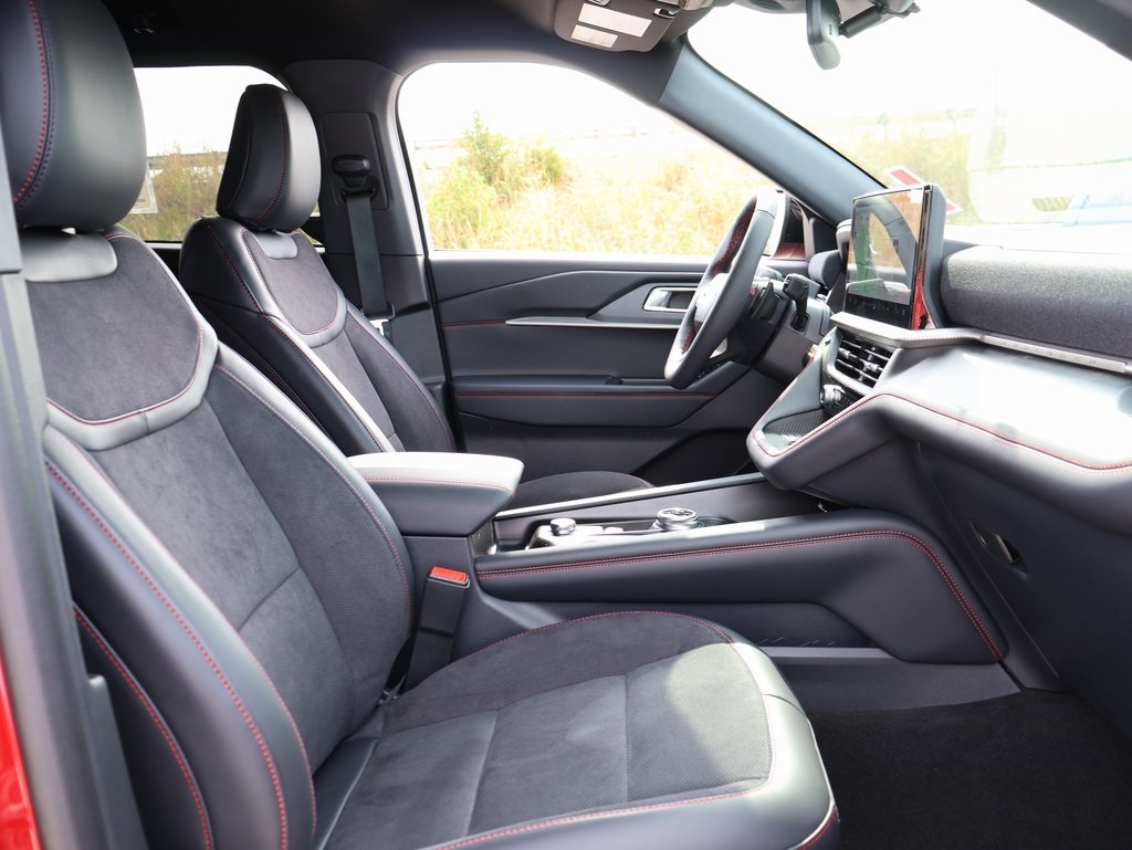 2025 Ford Explorer ST photo 7
