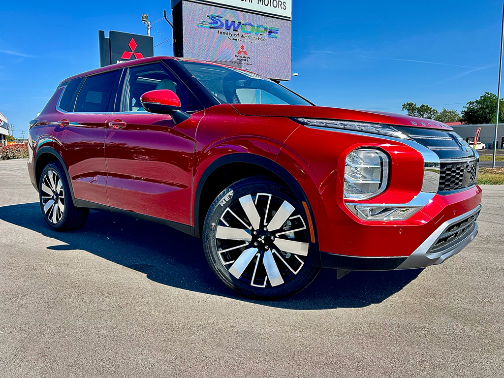 2025 Mitsubishi Outlander SE's photo