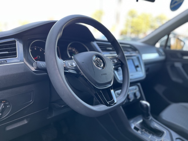 2019 Volkswagen Tiguan S photo 3