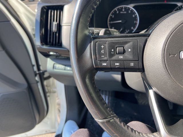 2022 Nissan Pathfinder SV photo 11