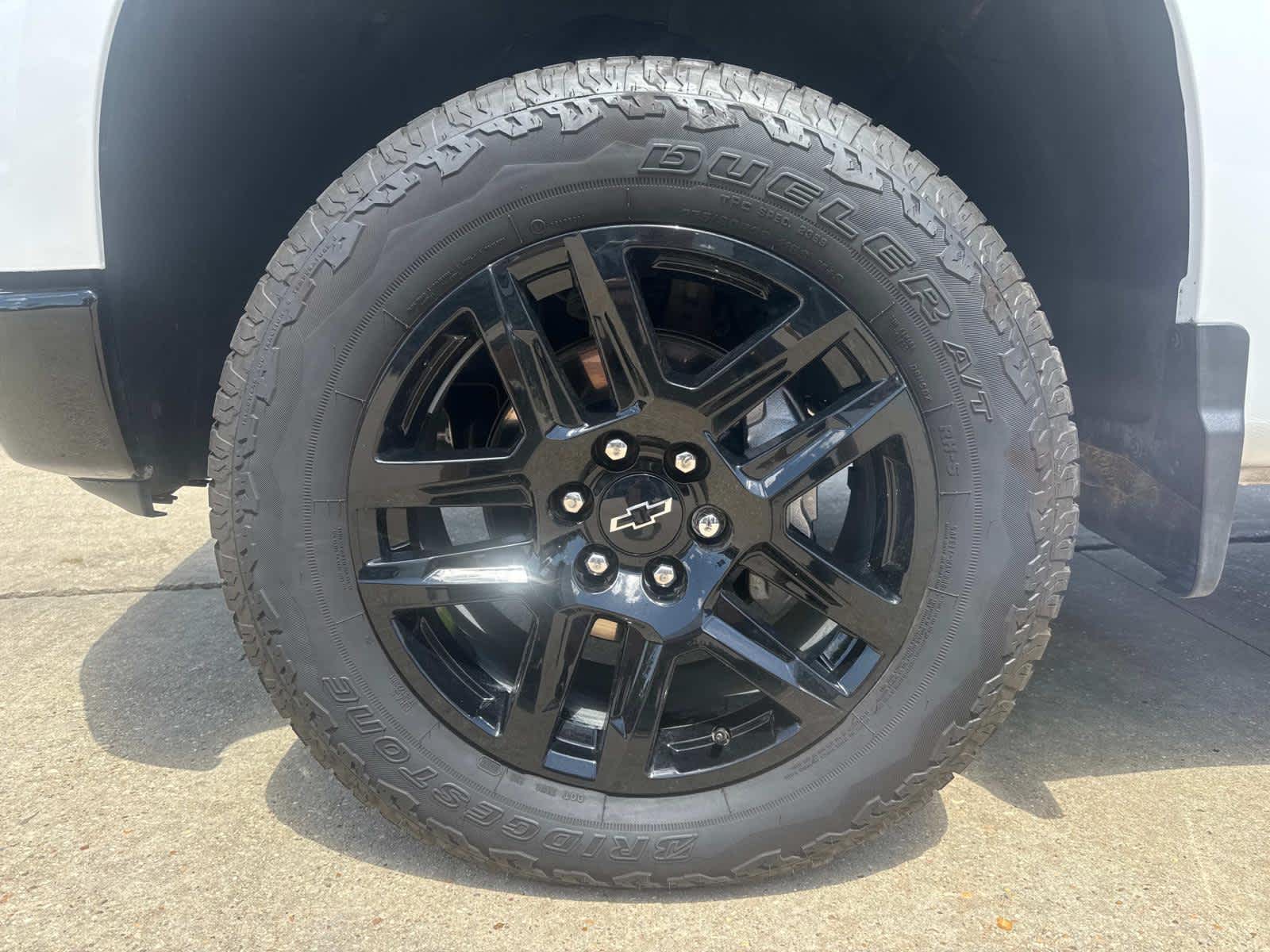 2025 Chevrolet Silverado Trail Boss LT photo 4