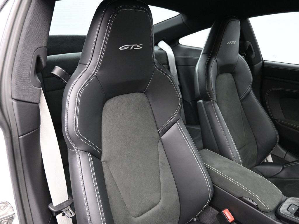 2024 Porsche 911 4 GTS photo 9