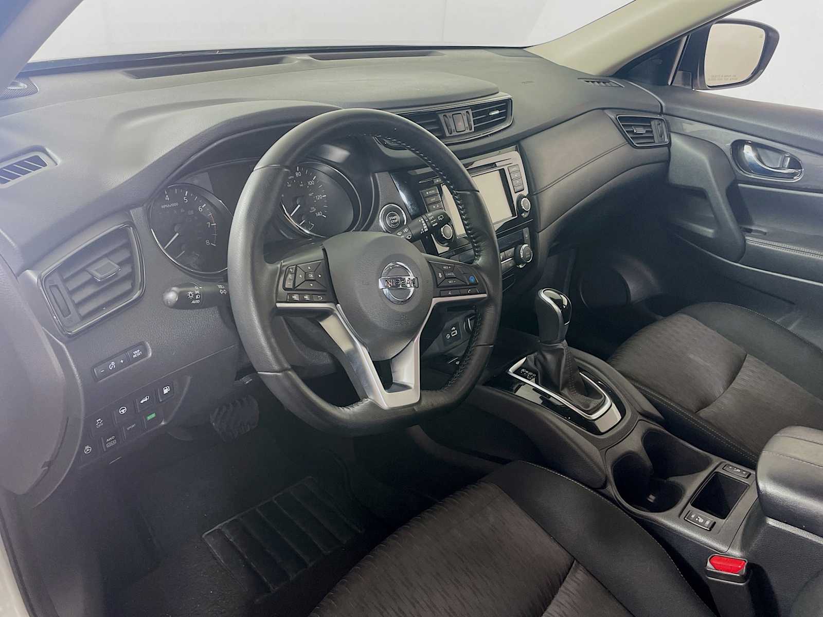 2020 Nissan Rogue SV photo 7