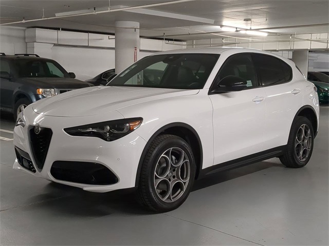 2025 Alfa Romeo Stelvio Sprint Base photo 3