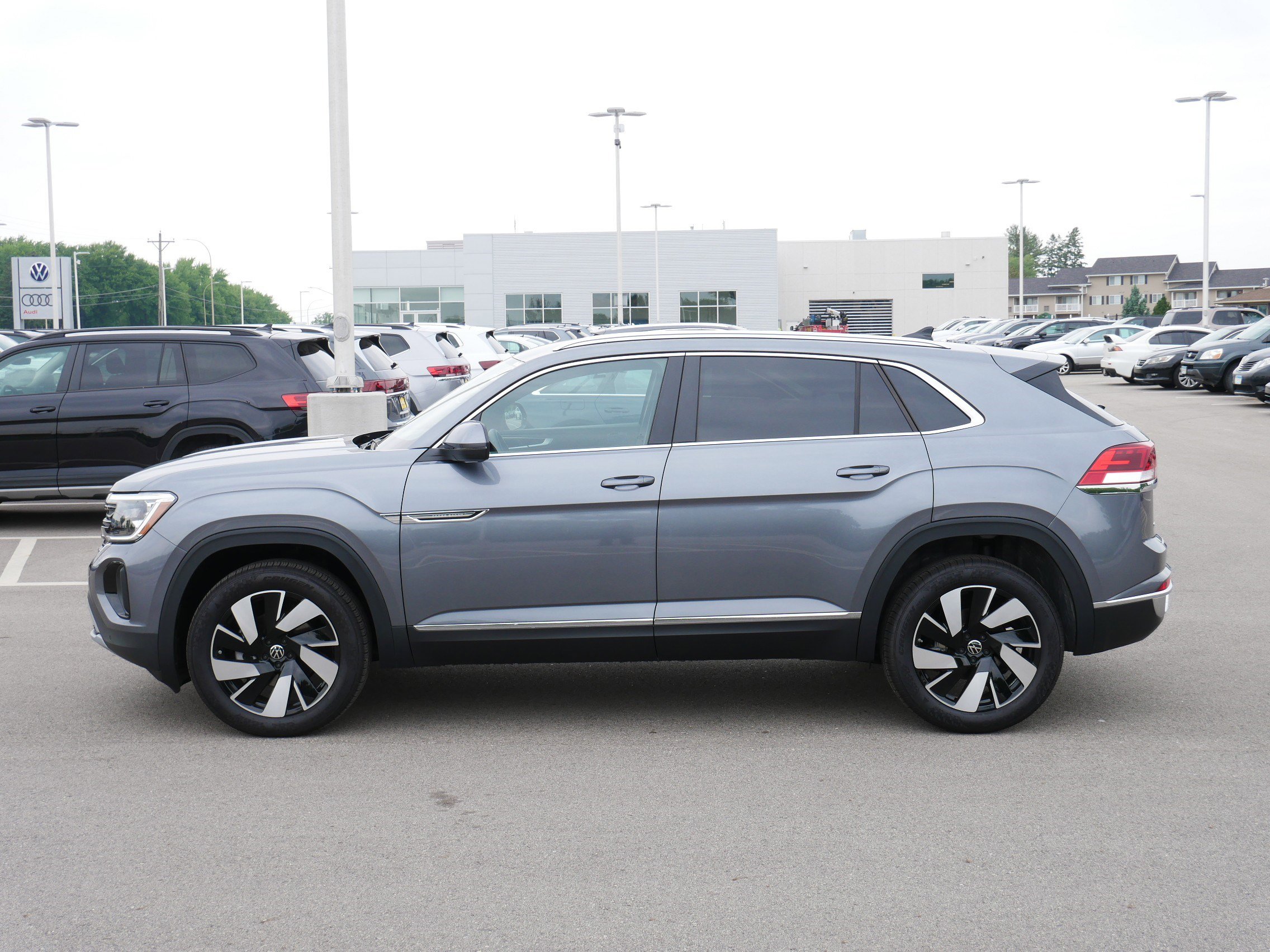 2024 Volkswagen Atlas Cross Sport SEL photo 3