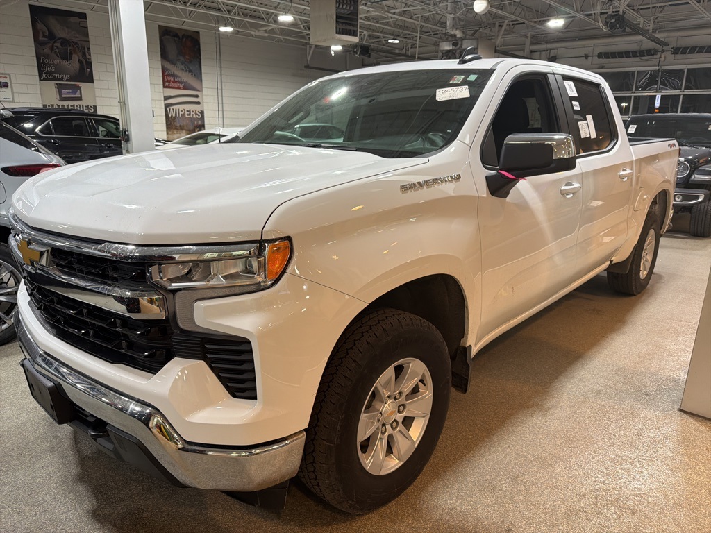 2025 CHEVROLET SILVERADO - Image 1