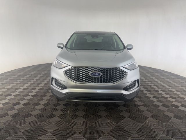 2024 Ford Edge SEL photo 2