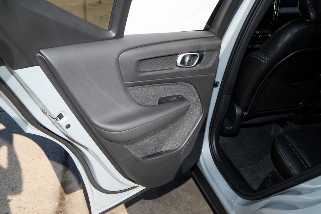 2026 VOLVO XC40 - Image 17