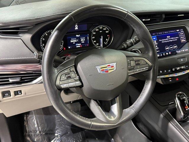 2023 Cadillac XT4 Luxury photo 2