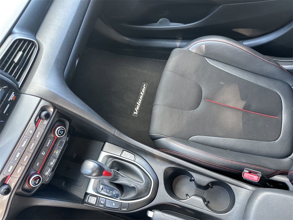 2021 Hyundai Veloster 2.0L Premium photo 24