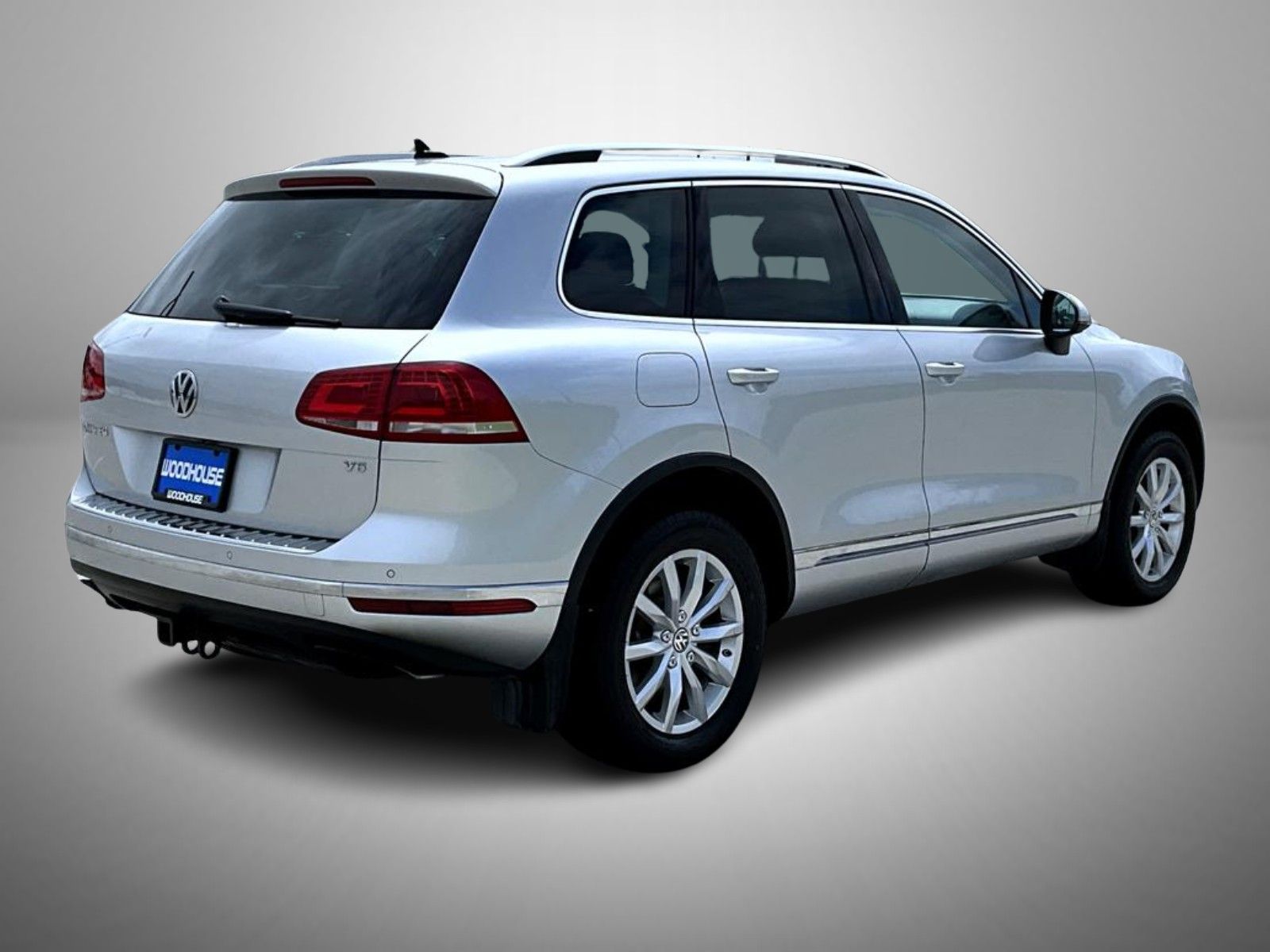 2017 Volkswagen Touareg V6 Sport photo 2