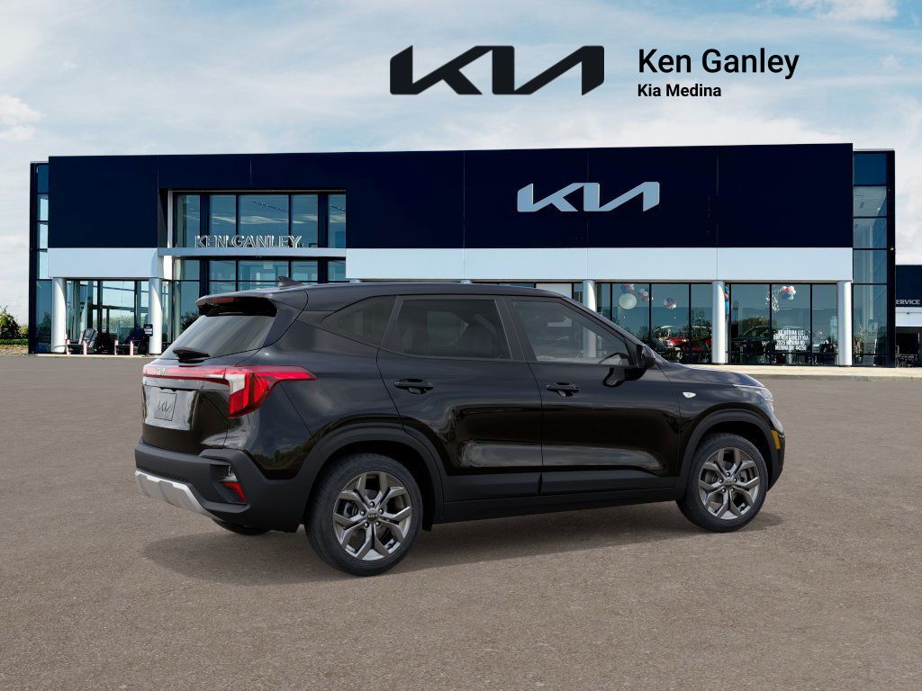 2026 Kia Seltos LX photo 5