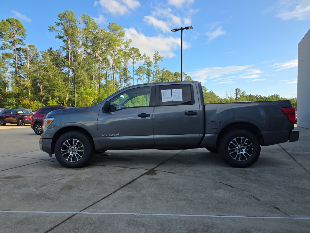 2023 Nissan Titan SV photo 5