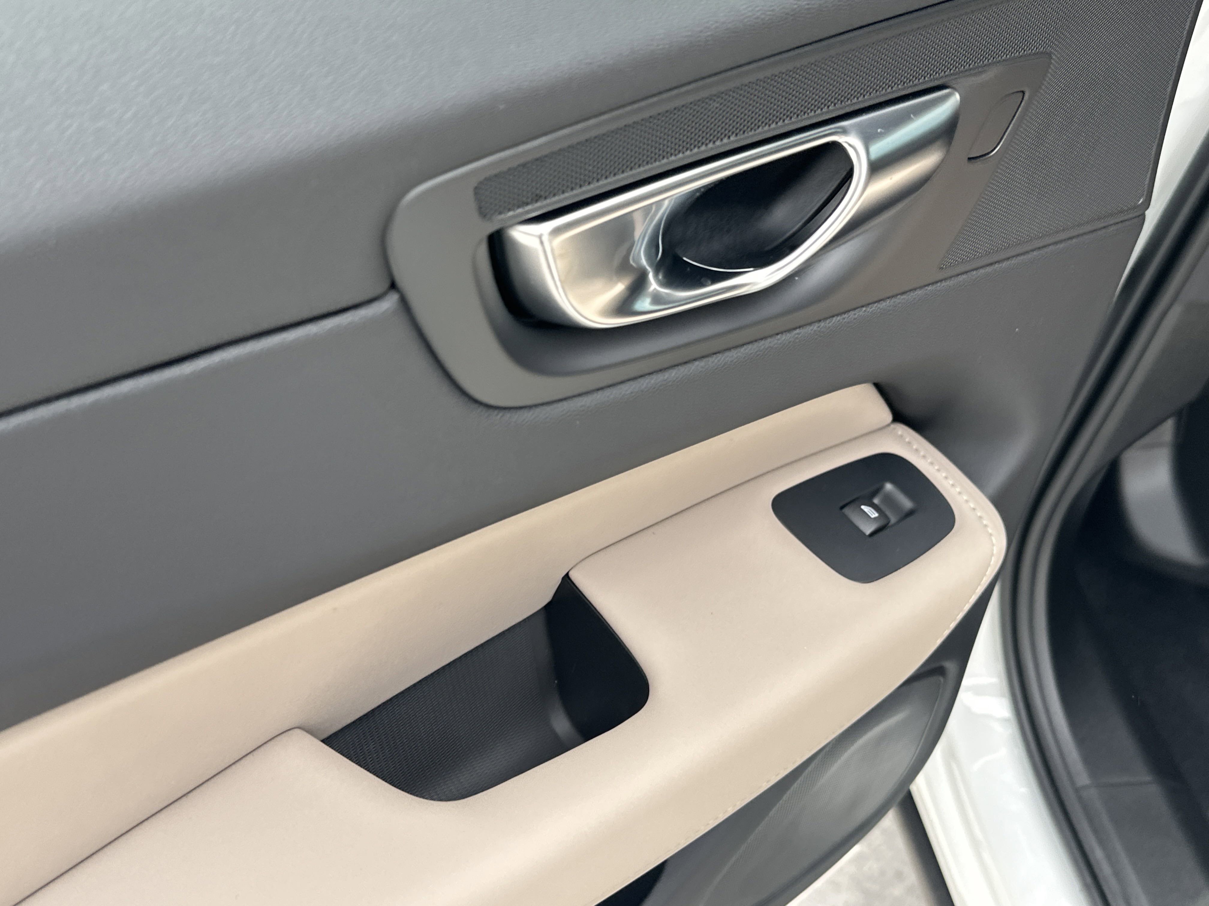 2026 Volvo XC60 B5 Core photo 10