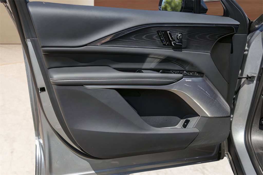 2024 Cadillac Lyriq Luxury photo 21