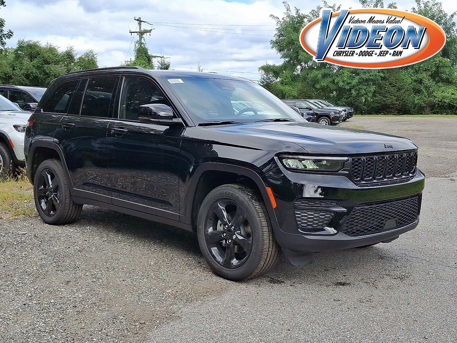 2025 Jeep Grand Cherokee Altitude's photo