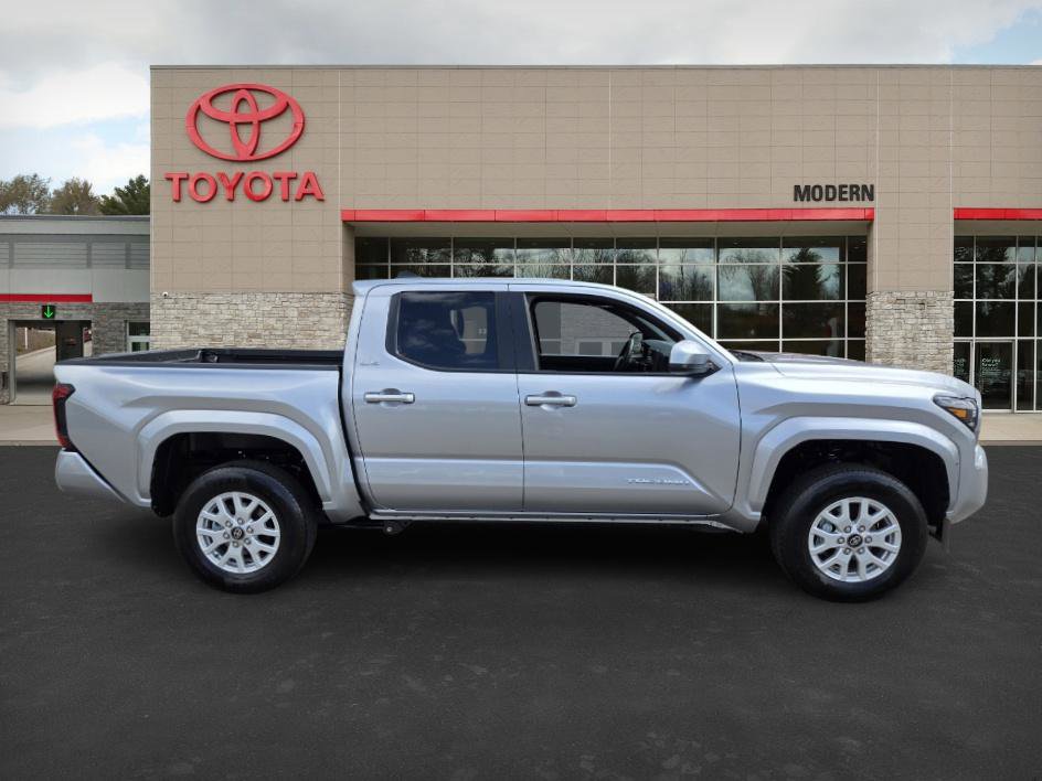 2025 Toyota Tacoma SR5 photo 4
