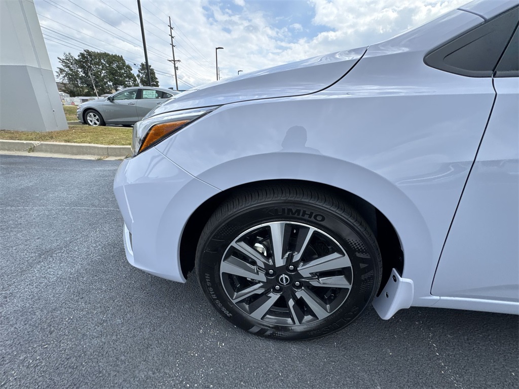 2025 Nissan Versa 1.6 SV photo 10