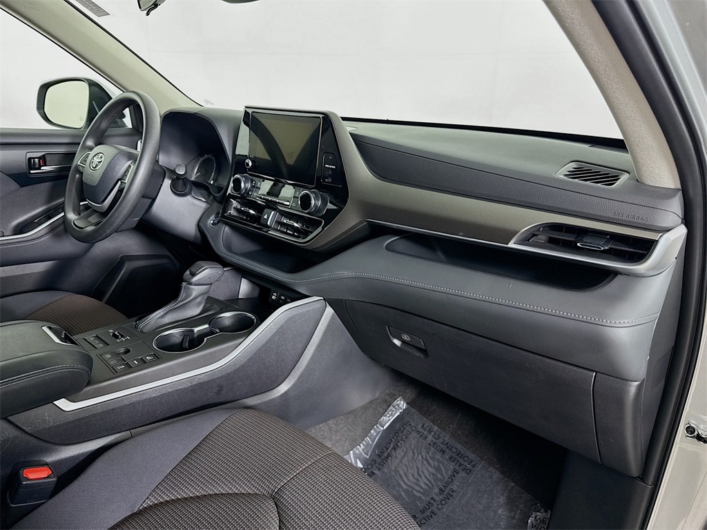 2023 Toyota Highlander L photo 28