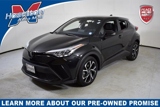 2022 Toyota C-HR XLE's photo