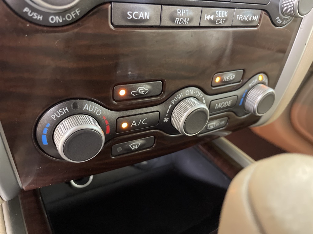 2014 Nissan Pathfinder SL photo 27