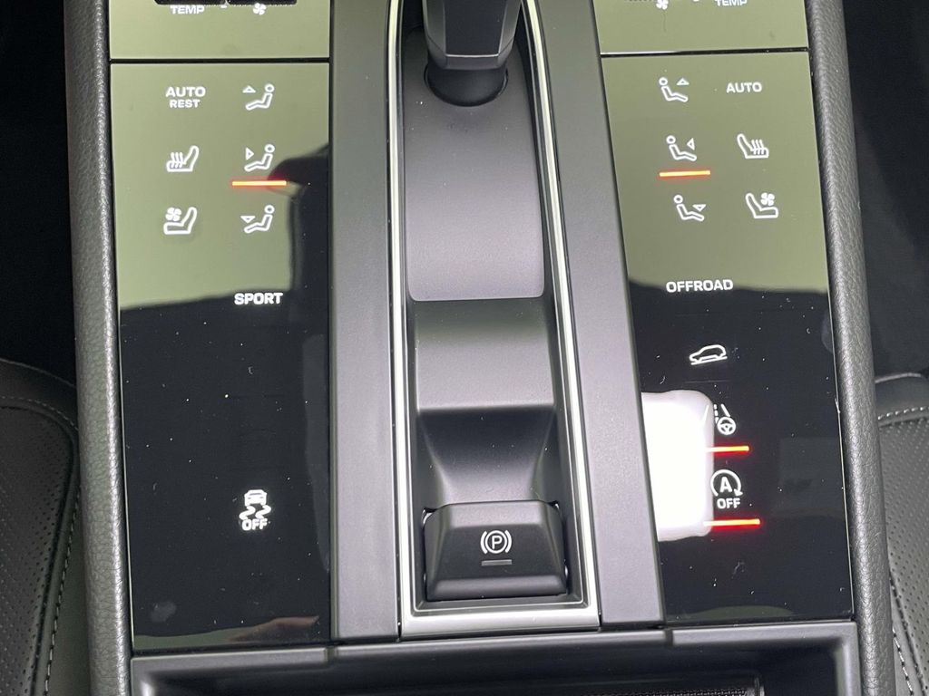 2025 Porsche Macan Base photo 33
