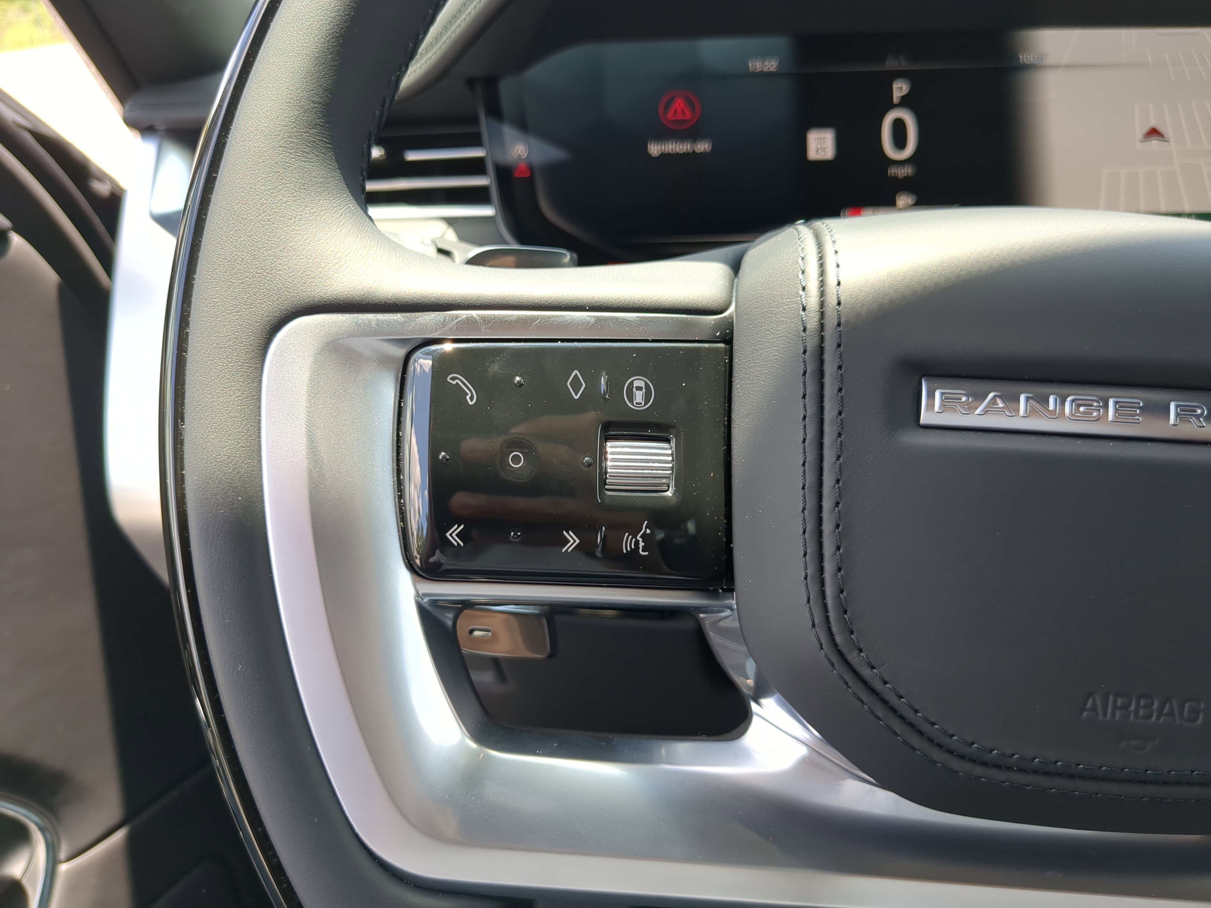 2025 Land Rover Range Rover SE photo 11